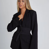 Celeste Femme Blézer – Elegáns Blézer Övvel és Kényelmes, Légáteresztő Anyagból