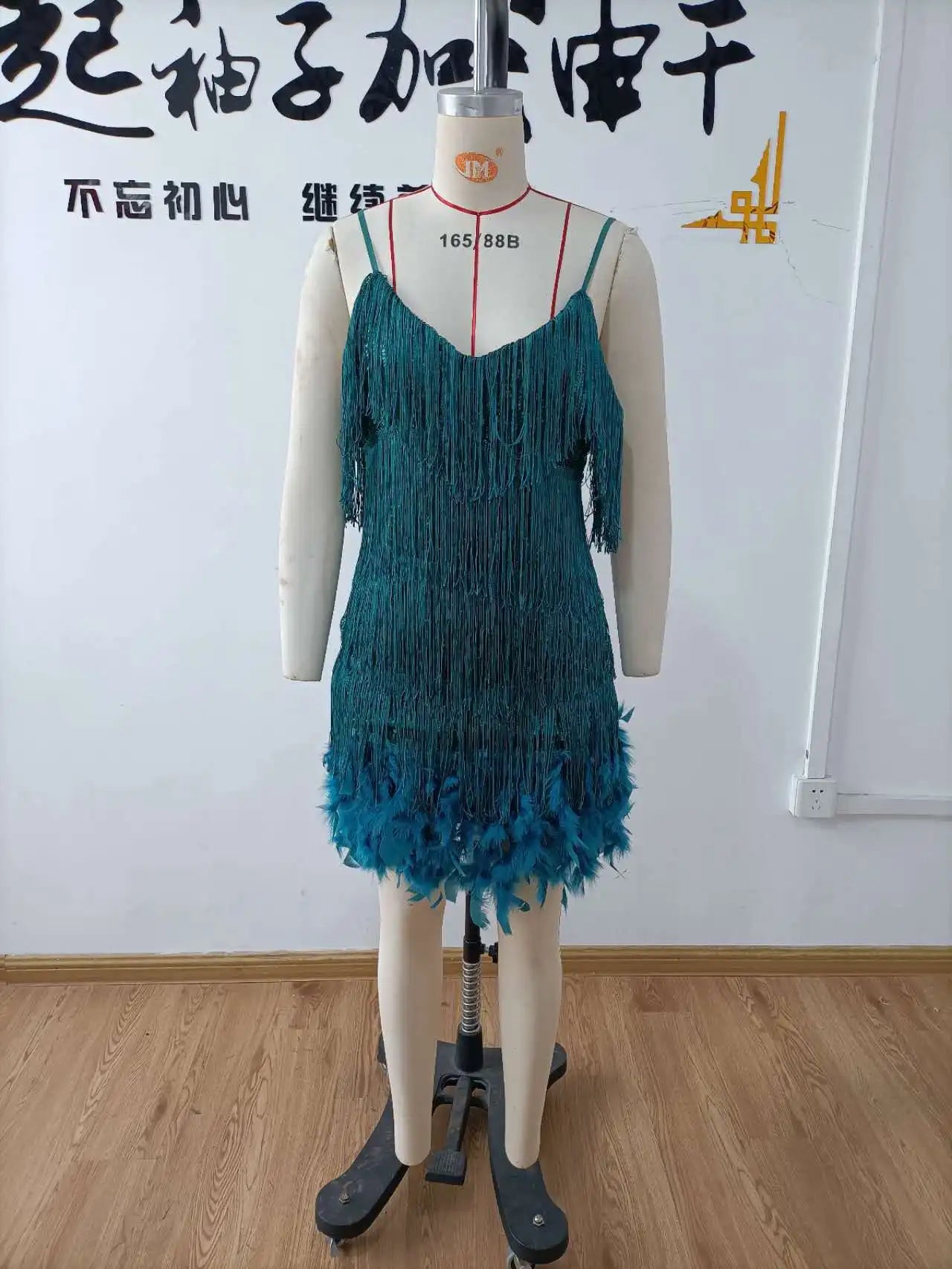 2024 Fashionable Multi-Color Fringed Sequins Tank Top Sexy V-Neck Gown Dress For Birthday Party With Feather Splice Design
