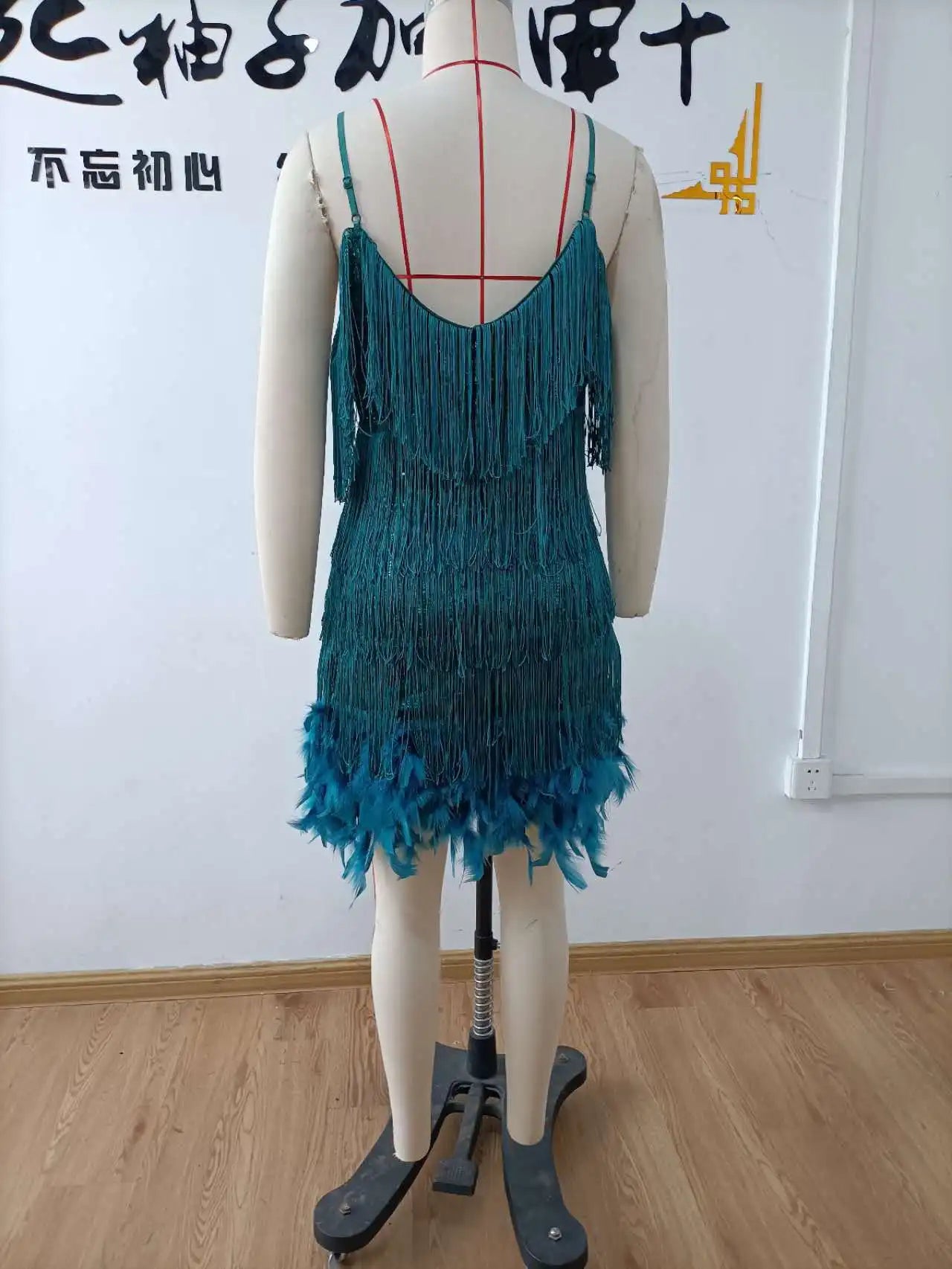 2024 Fashionable Multi-Color Fringed Sequins Tank Top Sexy V-Neck Gown Dress For Birthday Party With Feather Splice Design