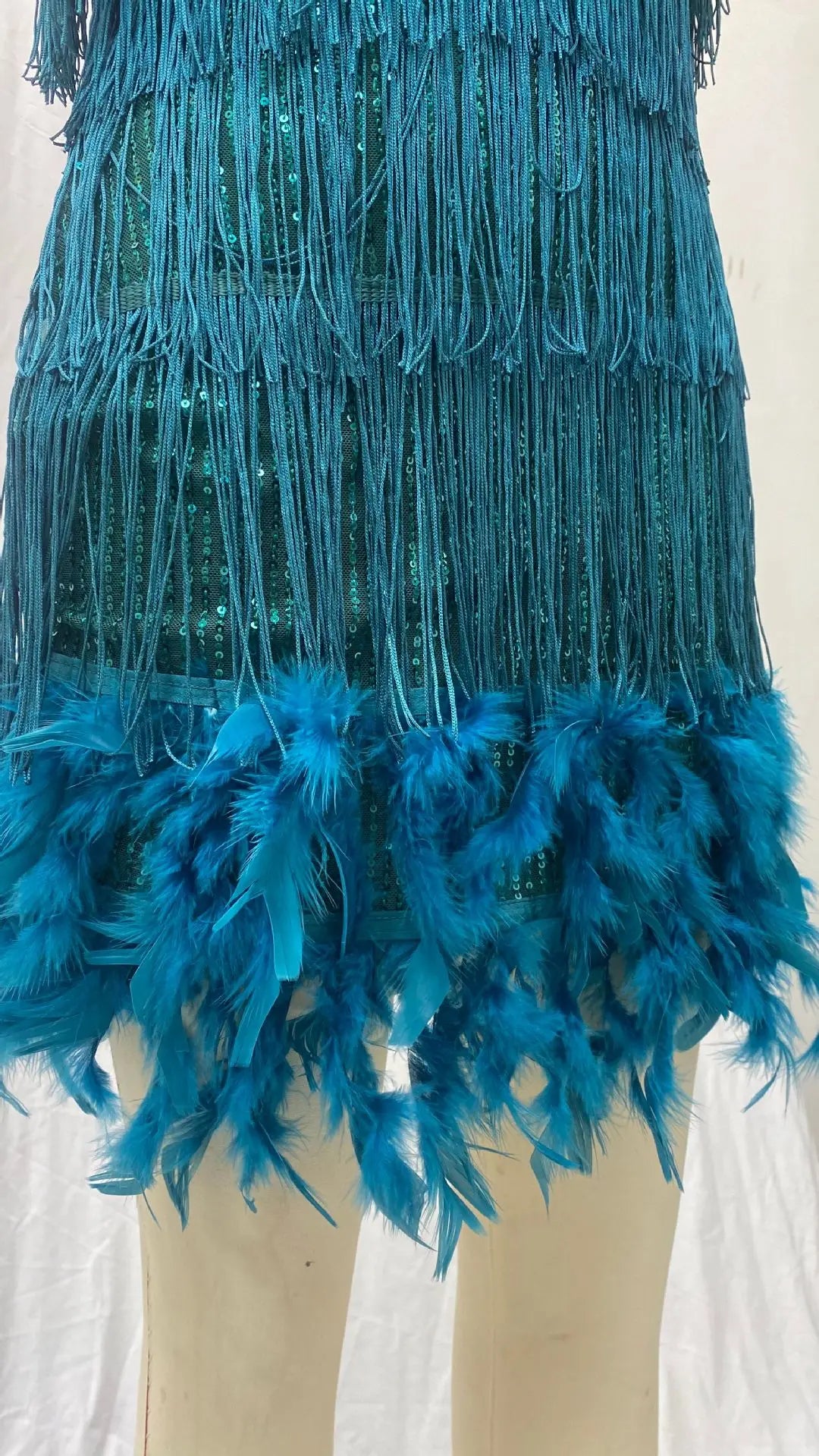 2024 Fashionable Multi-Color Fringed Sequins Tank Top Sexy V-Neck Gown Dress For Birthday Party With Feather Splice Design