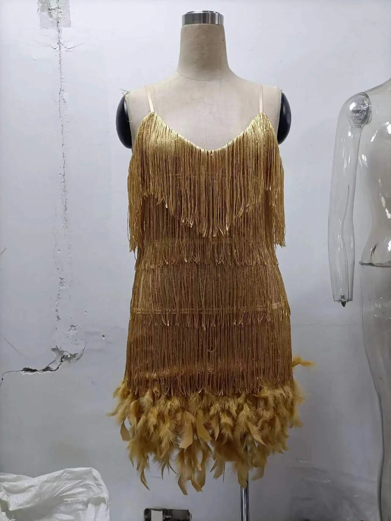 2024 Fashionable Multi-Color Fringed Sequins Tank Top Sexy V-Neck Gown Dress For Birthday Party With Feather Splice Design