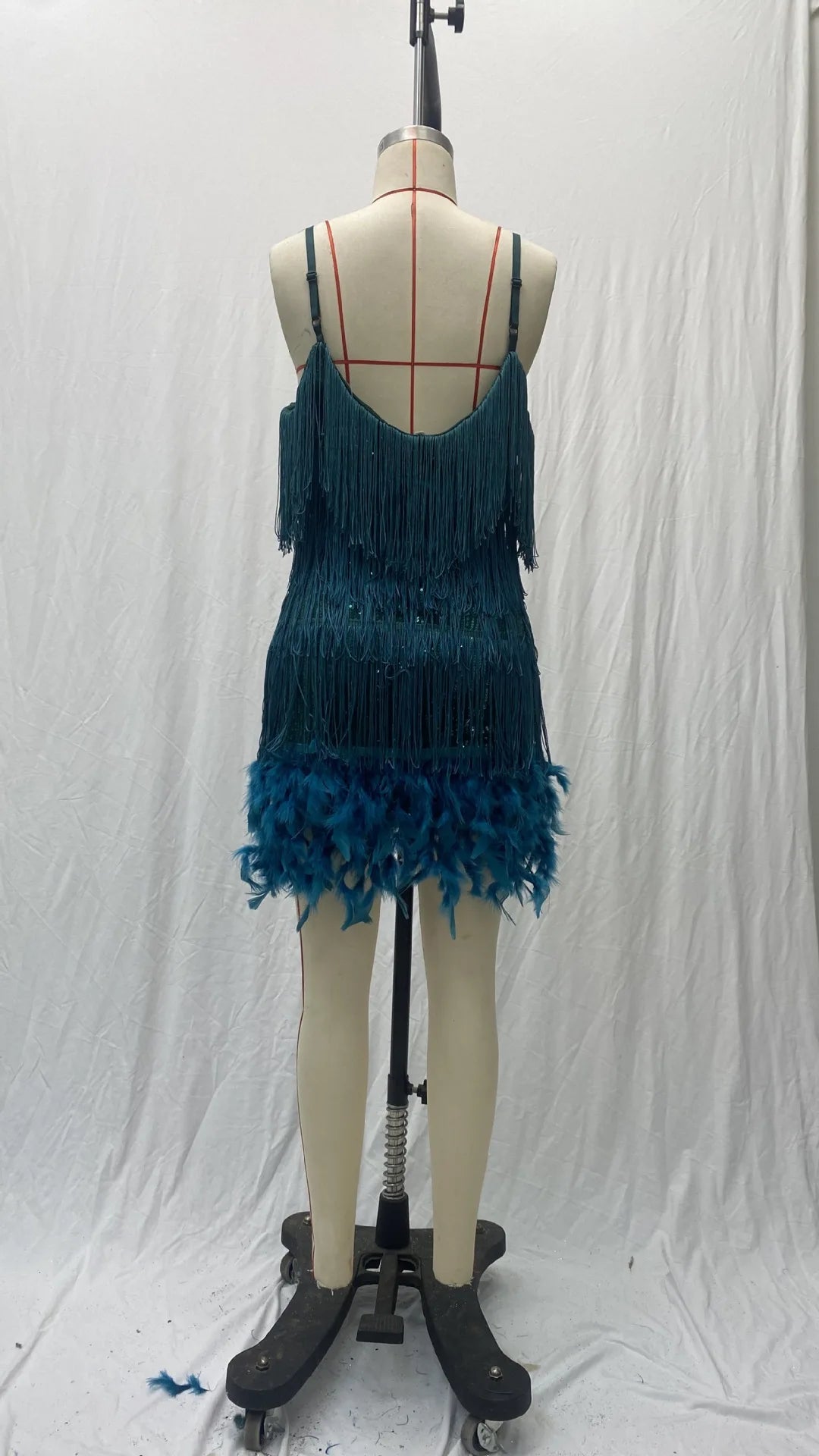 2024 Fashionable Multi-Color Fringed Sequins Tank Top Sexy V-Neck Gown Dress For Birthday Party With Feather Splice Design