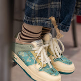 Stílusos unisex művész sneakers mandulavirág mintával – Arta